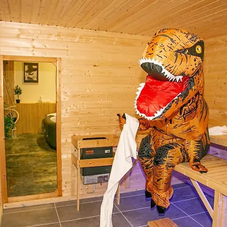 Casino-whirlpool&sauna-kino-indoorbasketballplatz * Höhr-Grenzhausen