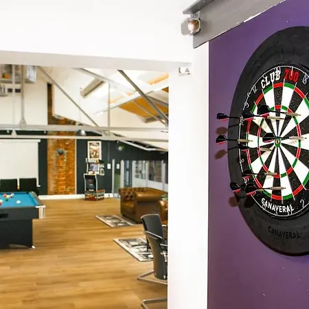 Casino-whirlpool&sauna-kino-indoorbasketballplatz *