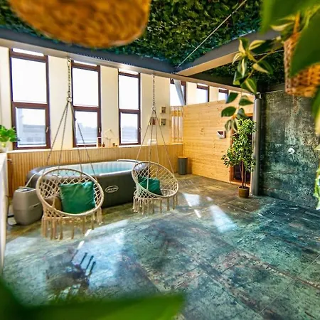 Casino-whirlpool&sauna-kino-indoorbasketballplatz * Höhr-Grenzhausen