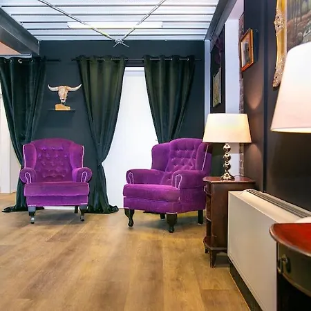 Casino-whirlpool&sauna-kino-indoorbasketballplatz * Höhr-Grenzhausen