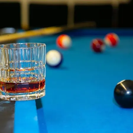 Casino-whirlpool&sauna-kino-indoorbasketballplatz * Höhr-Grenzhausen