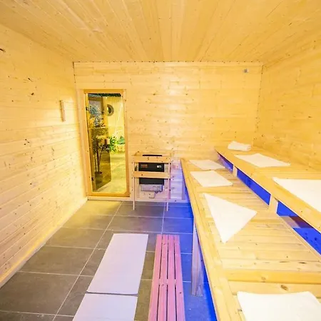 Casino-whirlpool&sauna-kino-indoorbasketballplatz Höhr-Grenzhausen